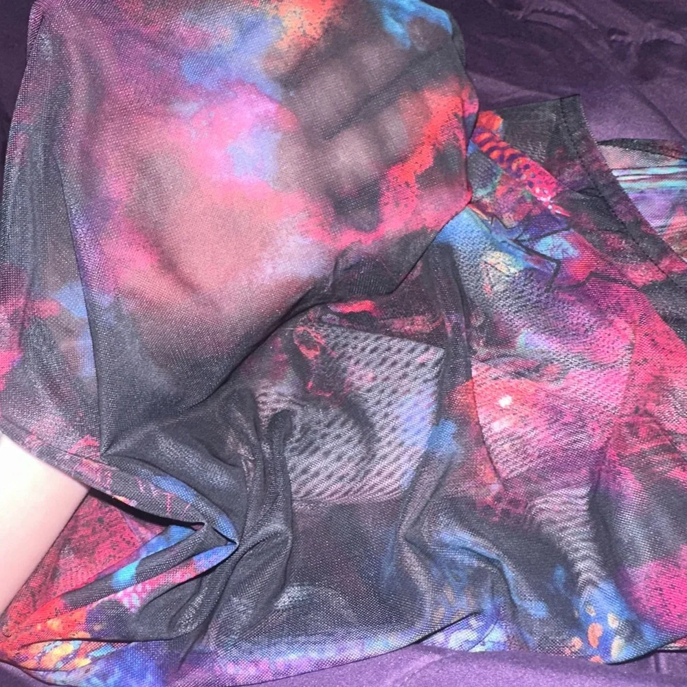 Torrid Multicolor Abstract Top - Picture 3 of 4
